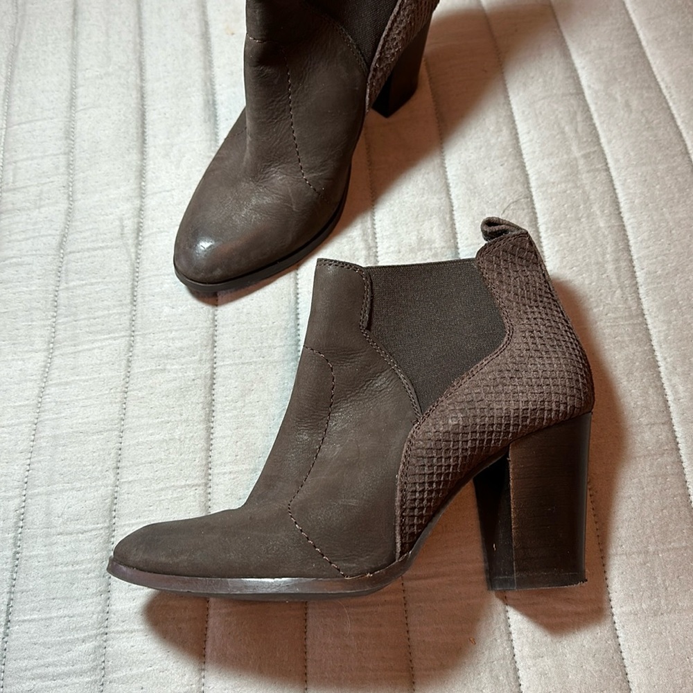 Seychelles genuine leather booties, size 7.5 brown